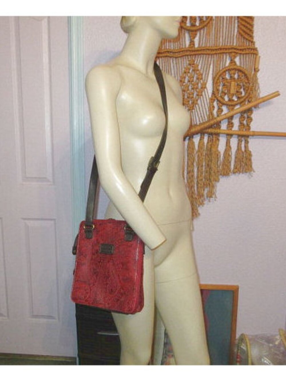 Vtg Fossil Relic Red Embossed Tooled Crossbody Bag Vegan Leather Western Boho - Picture 10 of 10